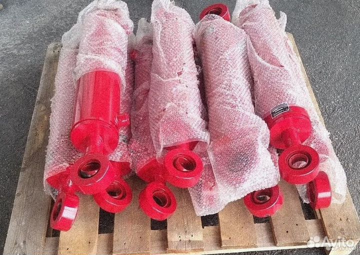 Гидроцилиндр поворота и задней навески К-700 цс-12