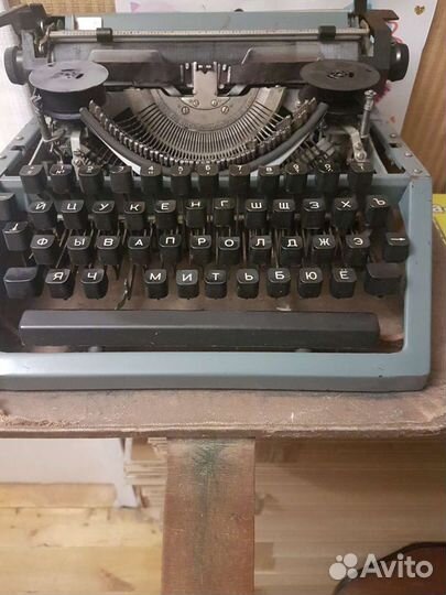 Печатная пишущая машинка