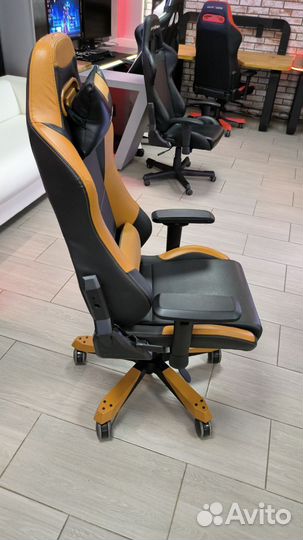Компьютерное игровое кресло DXRacer OH/IS11/NC