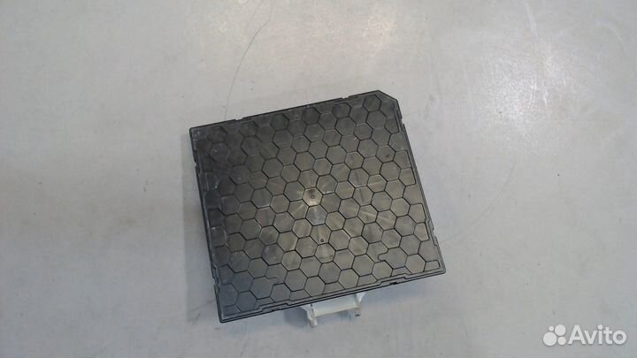 Блок управления бортовой сети Volkswagen Tiguan, 2