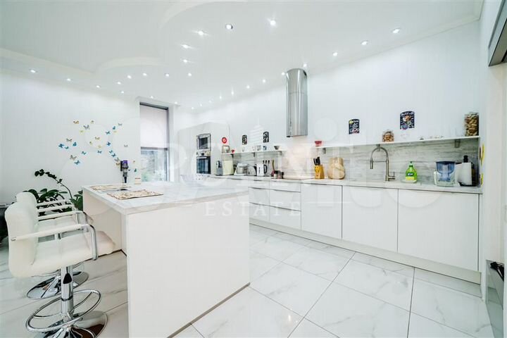 Дом 276 м² на участке 4 сот.