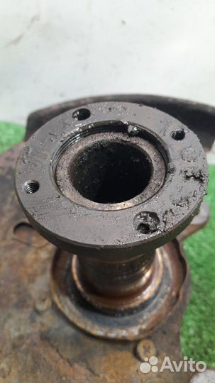 Кулак поворотный передний левый Mitsubishi Pajero