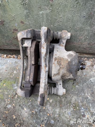 Суппорт передний Nissan Almera N15