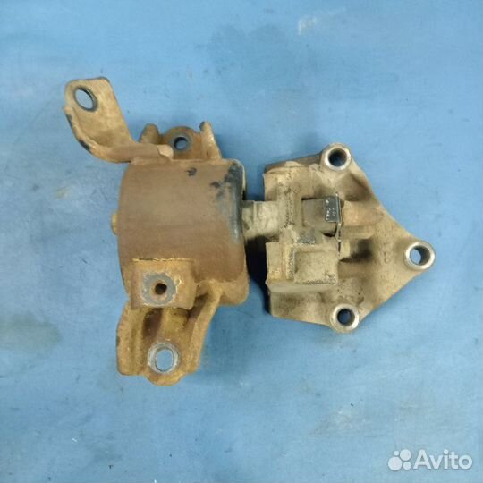 Подушка кпп Hyundai Solaris 2015