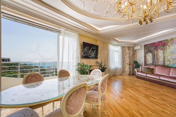 4-к. квартира, 180 м², 5/8 эт.