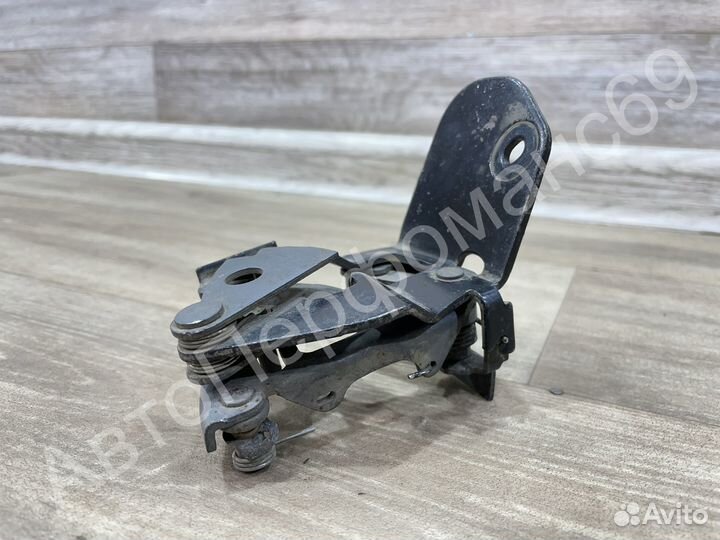 Замок капота Mercedes C w203 (2000-2008)