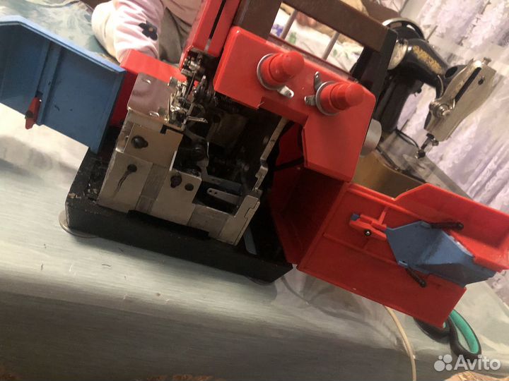 Швейная машина оверлок бу