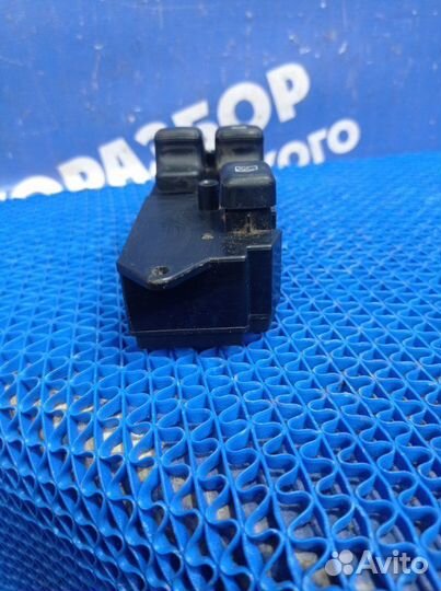 Блок управления стеклоподъемниками Mitsubishi Colt