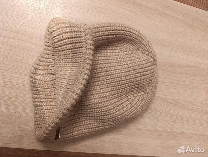Продам шапку женскую вязанную