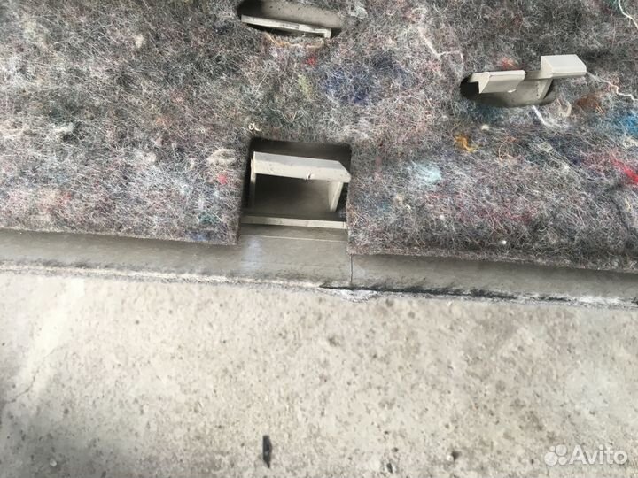 Обшивка передней стойки Mercedes W210 (3918)