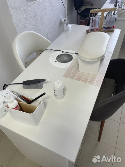 Стол для маникюра с вытяжкой