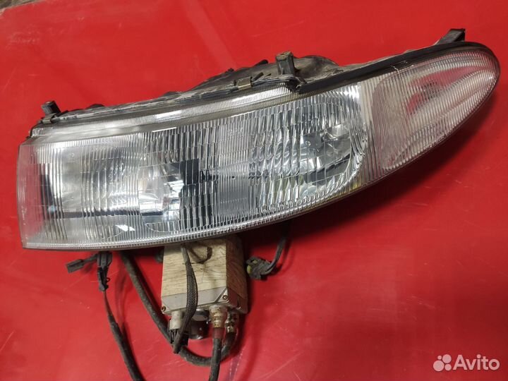 Фара левая Toyota Estima Emina