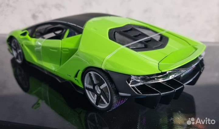 Коллекционная модель Lamborghini Centenario 1:18