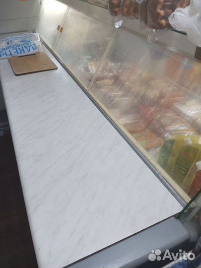 Продам холодильную витрину