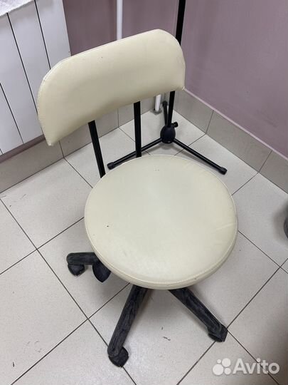 Стул для мастера маникюра