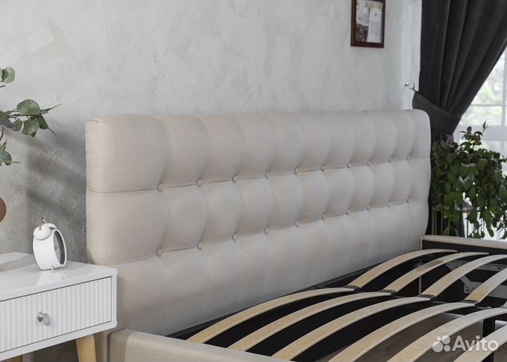 Кровать двуспальная 180 на 200 с мягким изголовьем