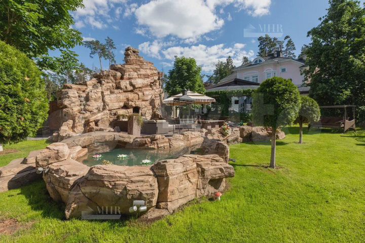 Дом 500 м² на участке 14 сот.