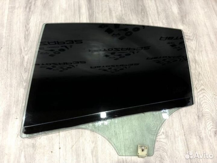 Стекло двери заднее левое Mazda 3 BL 2008 2009