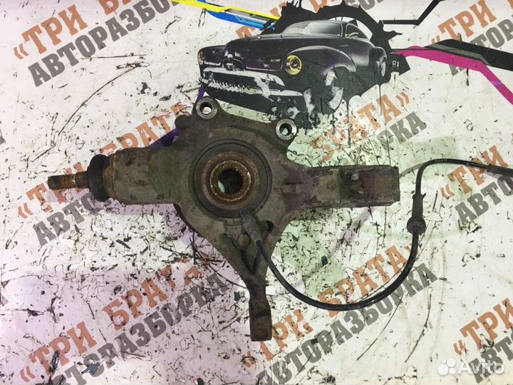 Кулак поворотный ступица передняя правая Прав