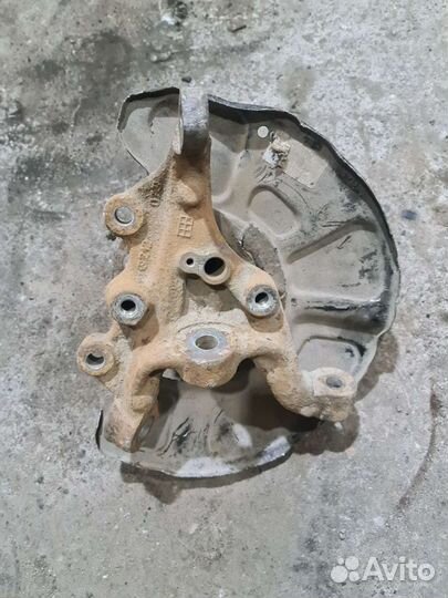 Поворотный кулак правый Mercedes W212