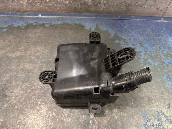 Блок предохранителей Nissan Leaf ZE0 EM61