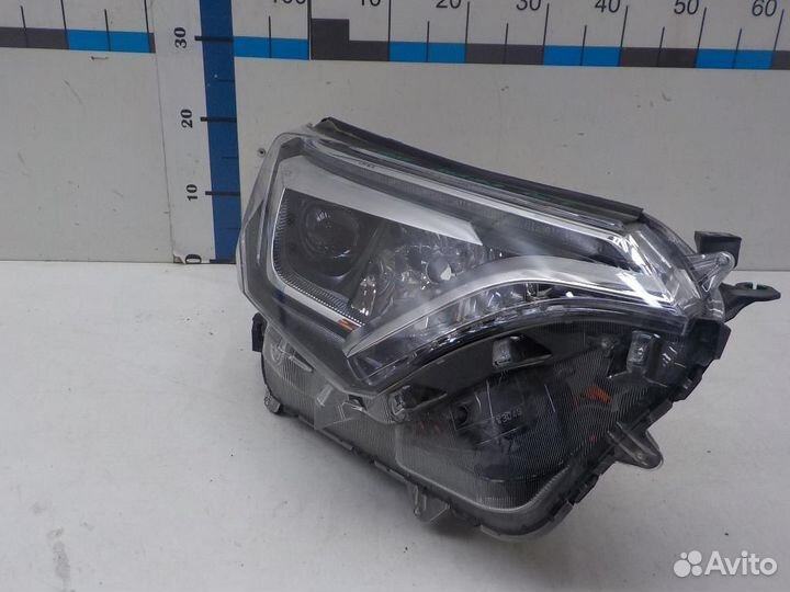 Фара правая Toyota RAV4