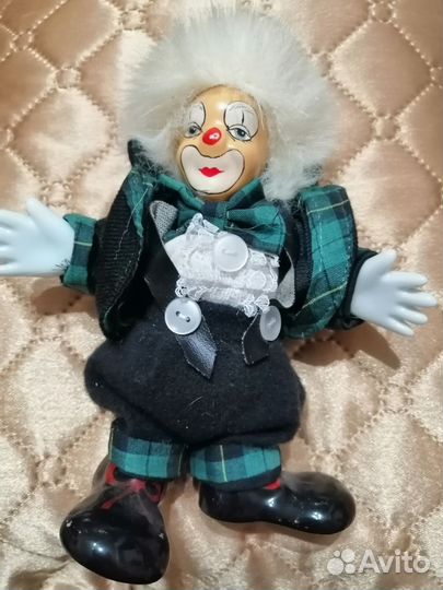 Колекция форфоровых кукол клоунов