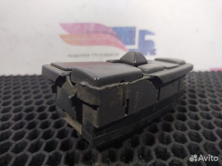 Блок управления зеркалами Volvo VNL