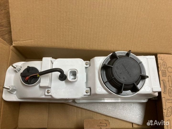 Фара противотуманная (белый поворотник) правая Man