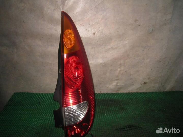 Фонарь задний правый Nissan Almera Tino 2005