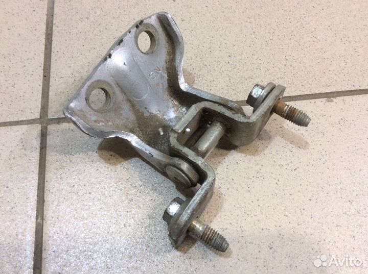 Петля двери передняя Mitsubishi Galant EA