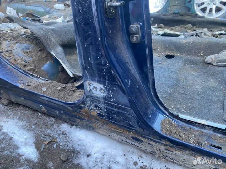 Порог со стойкой правый Nissan Tiida C11 2007-2014