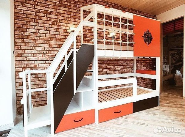 Двухъярусная кровать