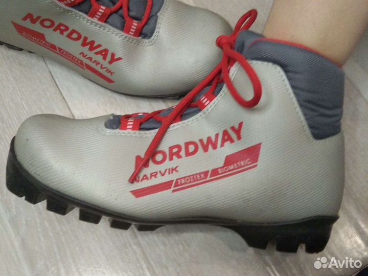 Лыжные ботинки