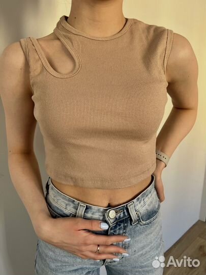 Топ с вырезом