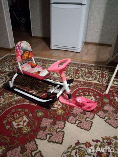 Детский снегокат со спинкой