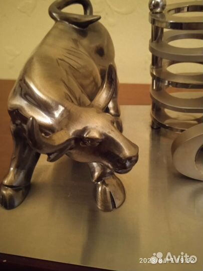 Настольный канцелярский прибор с часами