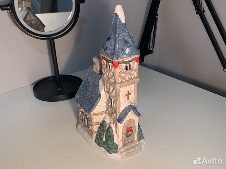 Подсвечник киромический в виде домика