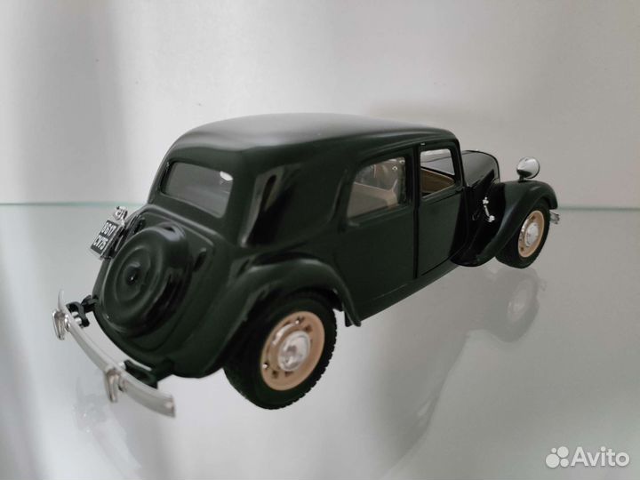 Модель автомобиля 1:24 Bburago Citroen