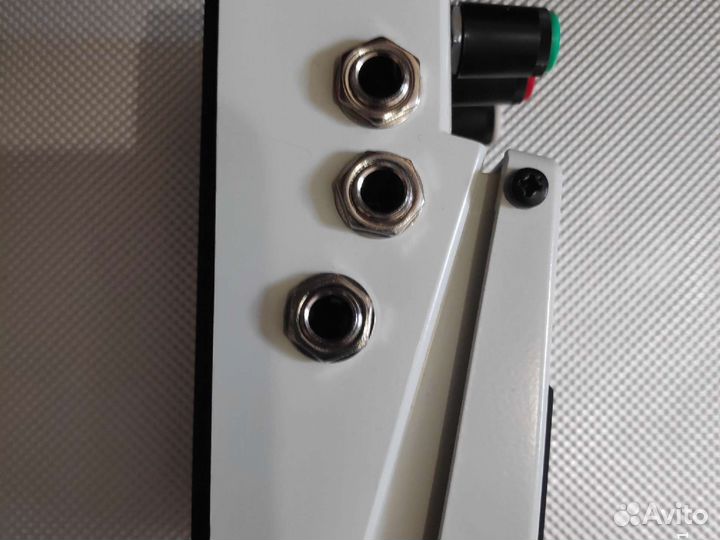 Boss ls 2 (line selector) гитарная и бас гитарная