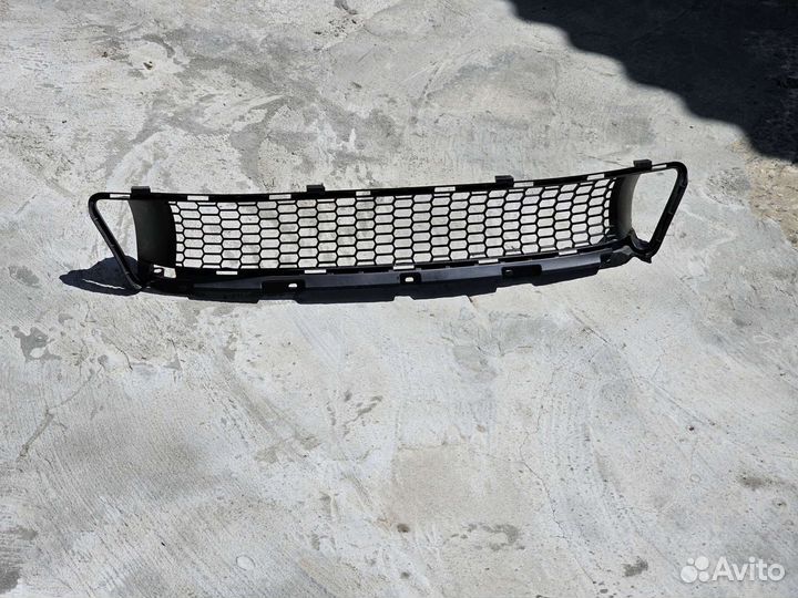 Решетка радиатора нижняя Lexus IS 250