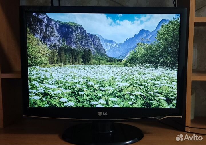 Монитор LG W2254TQ