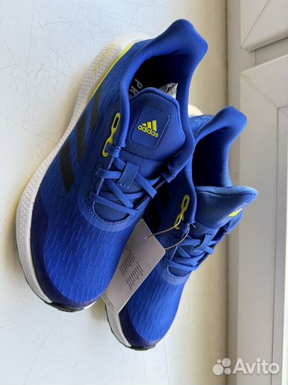 Кроссовки Adidas новые 36,5