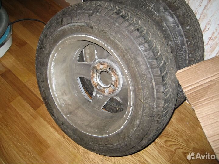 4 алюминиевых диска и 2 покрышки
