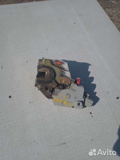 Замок двери задний левый Nissаn Рrimеrа Ниcсaн P11