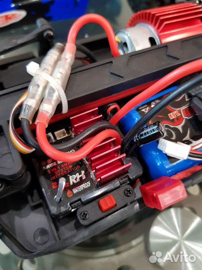 Радиоуправляемая модель Трагги RemoHobby S-evor V2