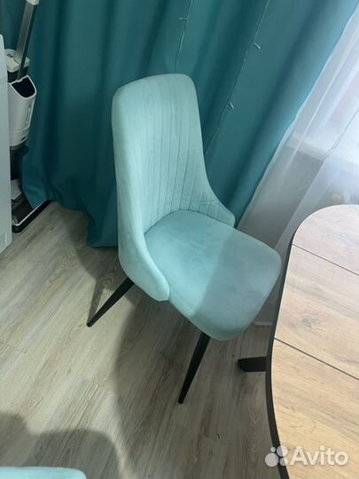 Кухонный стол и стулья