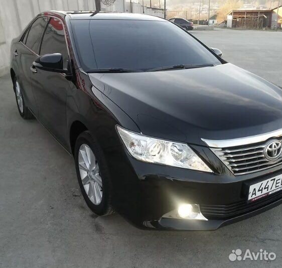 Стекло правой фары Toyota Camry 50
