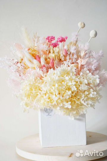 Интерьерная композиция из сухоцветов