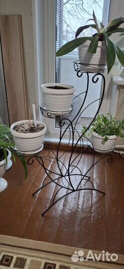 Подставка для цветов напольная металлическая